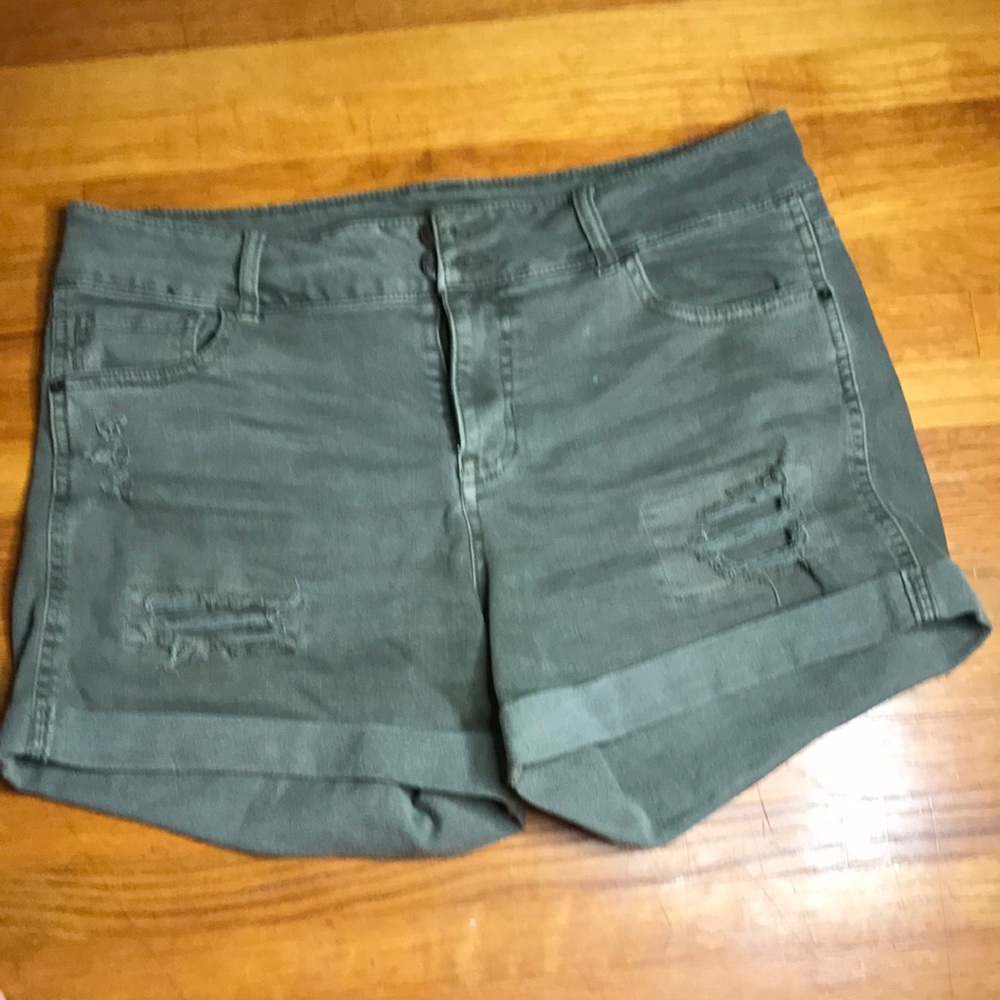Women’s Junior olive green denim shorts size 13 gently used
